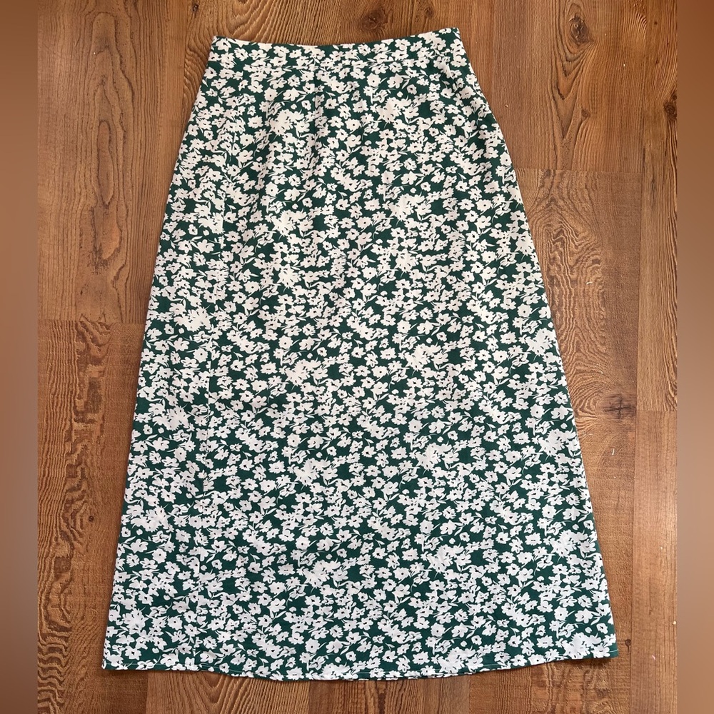 Commense Skirt! Similar to reformation!